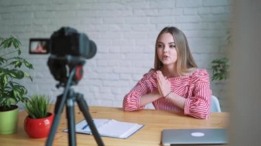 Vlogger ayna kayıt öğretici güzel makyaj.