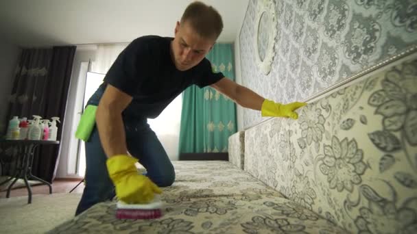 Cleaning fabric of the sofa with a steam cleaner. — Stock Video