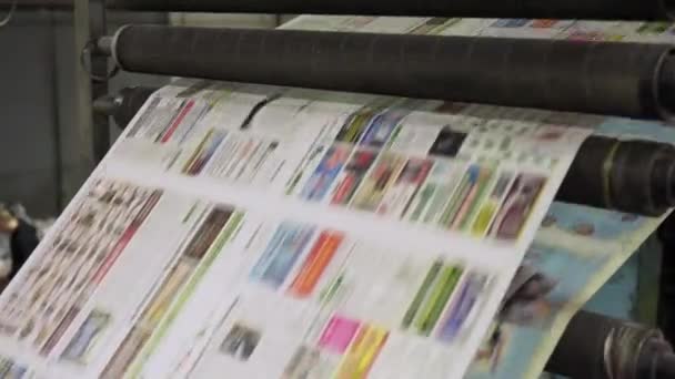 Mencetak surat kabar dalam tipografi — Stok Video