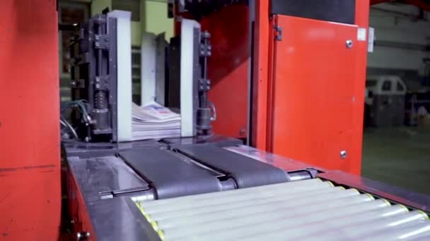 Processo de impressão de jornal em casa de impressão — Vídeo de Stock