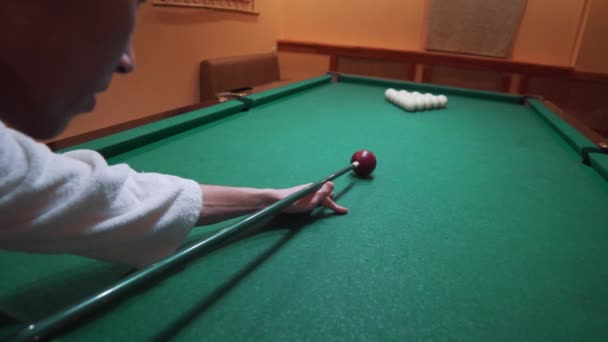 Russian Billiards game. Hit the balls. — Stock Video