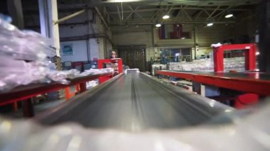 Son zamanlarda, matbaada basılmış gazete dağıtımı için Paketli
