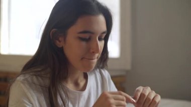 üzgün kadın gebelik arıyor test beklenmedik çığlıkları