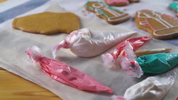 Жінка Готує Імбирне Печиво Різдво — стокове відео