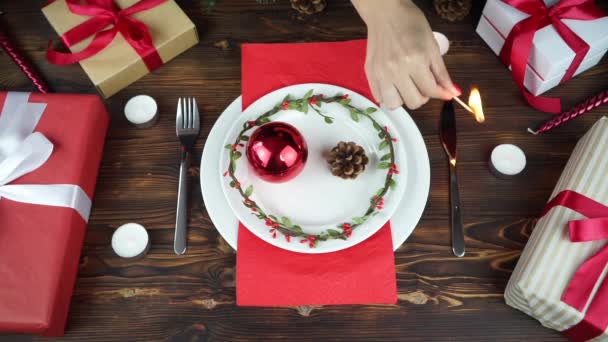 크리스마스 테이블 빈 접시와 선물에 — 비디오