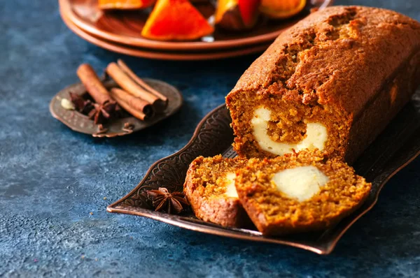 Taze pişmiş kabak sade bir tel raf servis kek krem peynir dolum ile