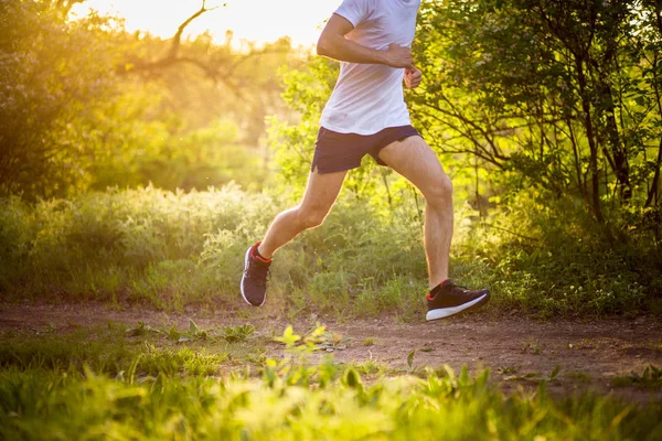 Спортивний Молодий Чоловік Біжить Природі Здоровий Спосіб Життя — стокове фото