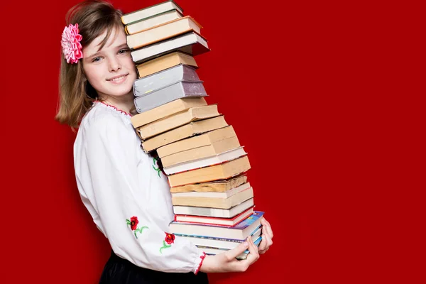 Menina Segurar Muitos Livros Isolados Vermelho Conceito Conhecimento Escola Amante — Fotografia de Stock