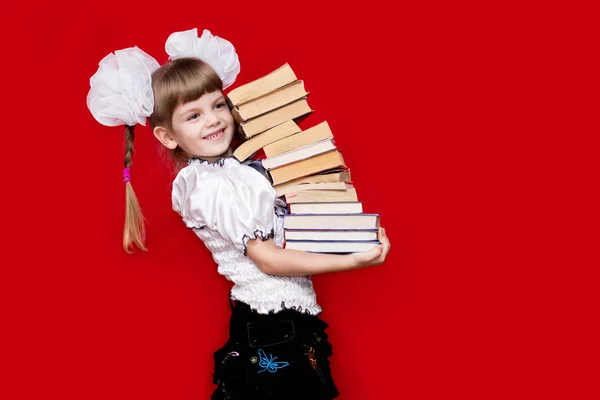 Menina Segurar Muitos Livros Isolados Vermelho Conceito Conhecimento Escola Amante — Fotografia de Stock