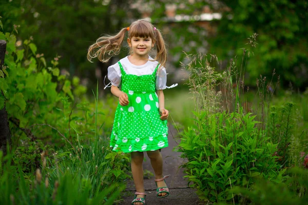 Little Girl Walk Green Garden Sunny Summer Day — Stock Photo, Image