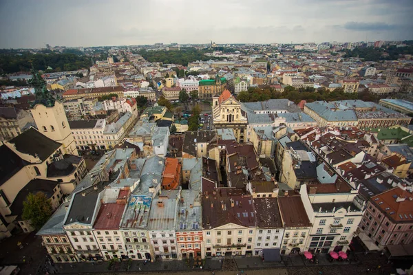 Widok Lotu Ptaka Stare Miasto Europejskie Deszczowe Chmury Tle — Zdjęcie stockowe