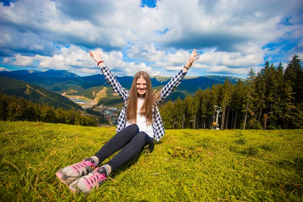 Eller yukarı, özgürlük ve mutluluk, başarı Dağları ile mutlu fiyatı