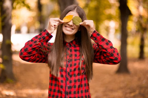 Portrait Cheerful Young Woman Autumn Leafs — Stock Photo, Image