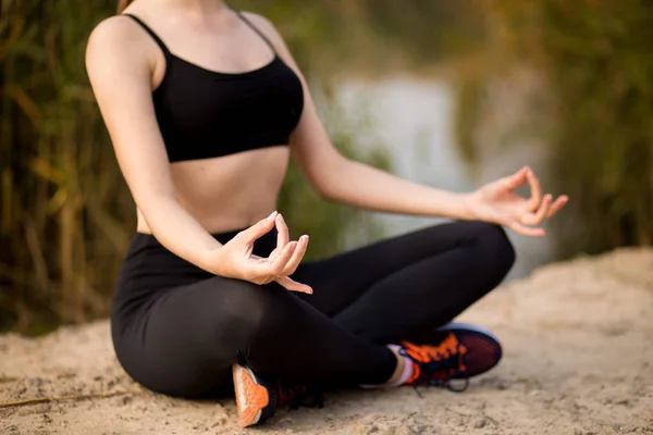 Young Woman Doing Yoga Morning Park Healthy Lifestyle Concept — Stock Photo, Image