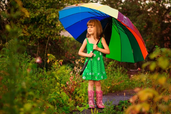 Feliz Niña Caminar Con Paraguas Multicolor Bajo Lluvia Otoño —  Fotos de Stock