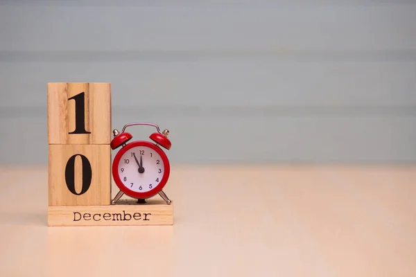 Diciembre Fijado Calendario Madera Despertador Rojo Con Fondo Azul Reloj —  Fotos de Stock