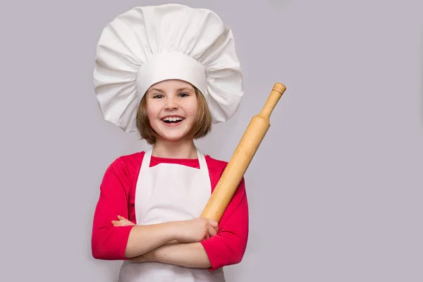 Crianças Cozinham Menina Feliz Uniforme Chef Mantém Rolo Pino Isolado — Fotografia de Stock