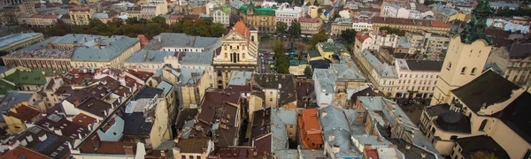 Panoramisch uitzicht over oude Europese stad, bovenaanzicht banner van het platform — Stockfoto