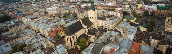Panoramisch uitzicht over oude Europese stad, bovenaanzicht banner van het platform — Stockfoto