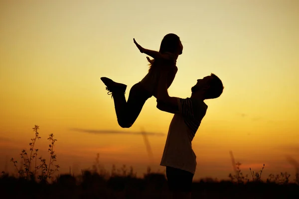 Silhouette Father Throwing His Happy Daughter Air Sunset Family Time — Stock Photo, Image