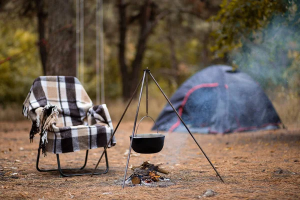 Ontspannen Bereiden Van Voedsel Kampvuur Camping Herfstrust Buiten Het Bos — Stockfoto