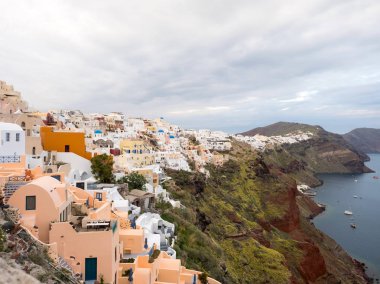 Oia Kiklad Adaları, Yunanistan Santorini adasında görünümünü