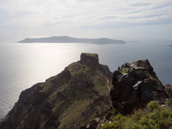 Blick Auf Die Klippen Und Den Vulkan Auf Der Insel — Stockfoto