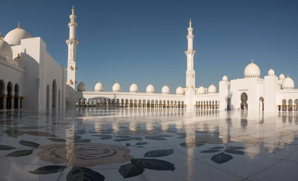 Великая Мечеть Шейха Зайеда Абу Даби — стоковое фото