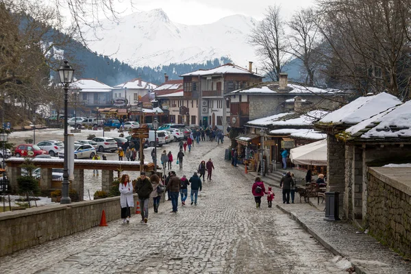 Metsovo vesnice s turisty — Stock fotografie