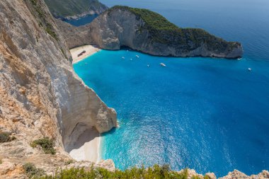 Batık bir plaj manzara