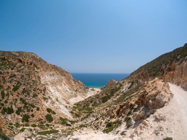 Milos Adası'nda eski sülfür madenleri