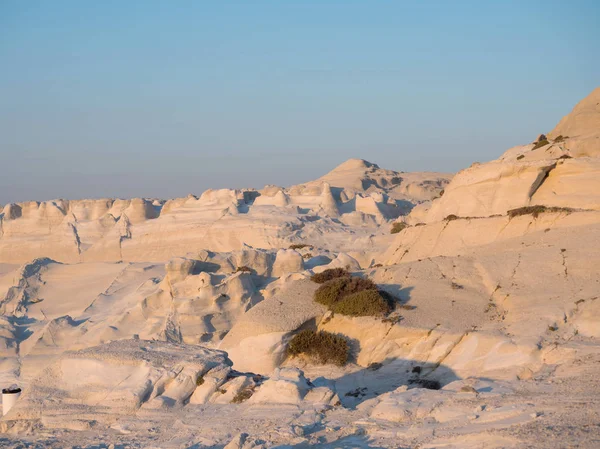 ชายหาด Sarakiniko ในเกาะ Milos — ภาพถ่ายสต็อก