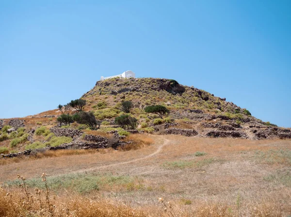 Milos Adası'ndaki geleneksel küçük kilise — Stok fotoğraf