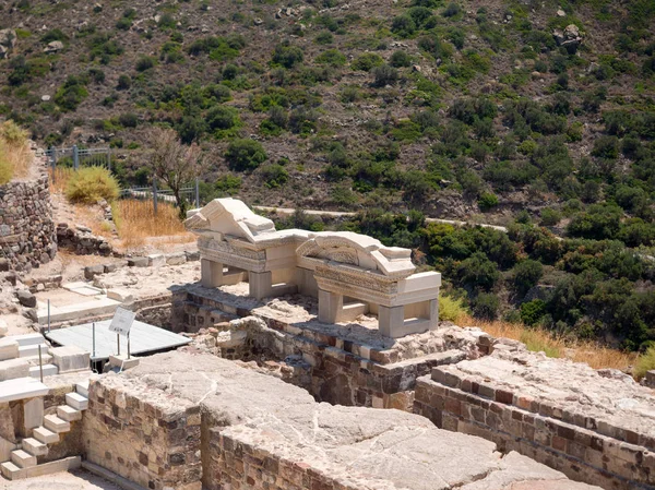 Ruinas de un teatro romano en la isla de Milos — Foto de Stock