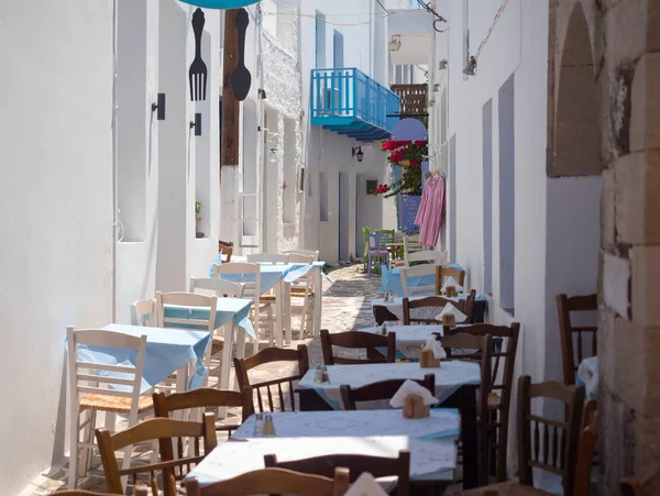 Traditioneller Dorfplatz auf der Insel Milos — Stockfoto