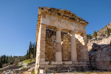 Ateni hazinesinin Delphi harabeleri