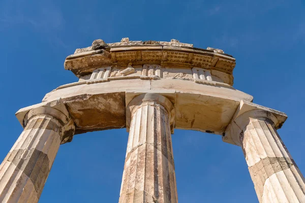 Ruins of Athena pronaia temple in Delphi, Greece — Stock Photo, Image