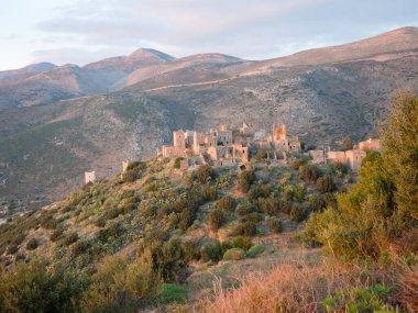 Yunanistan 'ın Moreloponnese bölgesindeki Ortaçağ köyü Vathia