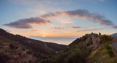 Yunanistan 'ın Moreloponnese bölgesindeki Ortaçağ köyü Vathia
