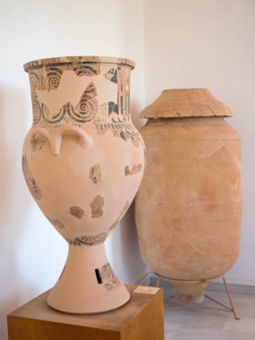 MILOS - GREECE, 14 Temmuz 2017: Yunanistan 'ın Milos adasındaki müzenin Antik Yunan sergileri