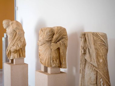 MILOS - GREECE, 14 Temmuz 2017: Yunanistan 'ın Milos adasındaki müzenin Antik Yunan sergileri