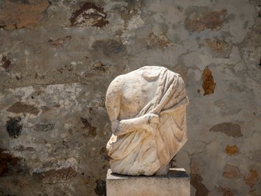 MILOS - GREECE, 14 Temmuz 2017: Yunanistan 'ın Milos adasındaki müzenin Antik Yunan sergileri