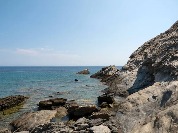 Rotsachtige Strand Blauwe Zee Folegandros Eiland Cycladen Griekenland — Stockfoto