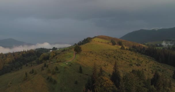 Sebuah panorama gunung yang tinggi — Stok Video