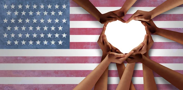 アメリカ独立記念日と7月4日を記念する多様性の日7月4日を国旗で祝う多様なアメリカ市民が団結し 連帯して結ばれた人々のグループで心の手として団結する — ストック写真