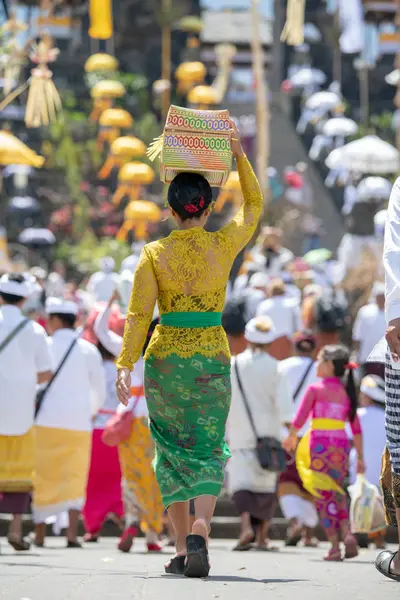 Bali Indonesia April 2018 Large Crowds Dressed Traditional Clothing Different — Stock Photo, Image