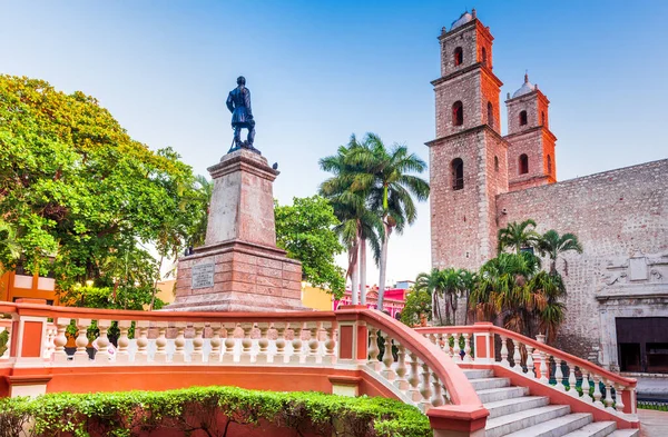 Merida Meksyk Hiszpański Plac Kolonialny Kościół Parque Hidalgo Półwysep Jukatański Zdjęcia Stockowe bez tantiem
