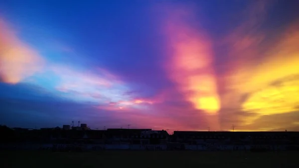 Campo Fútbol Con Cielo Colorido —  Fotos de Stock