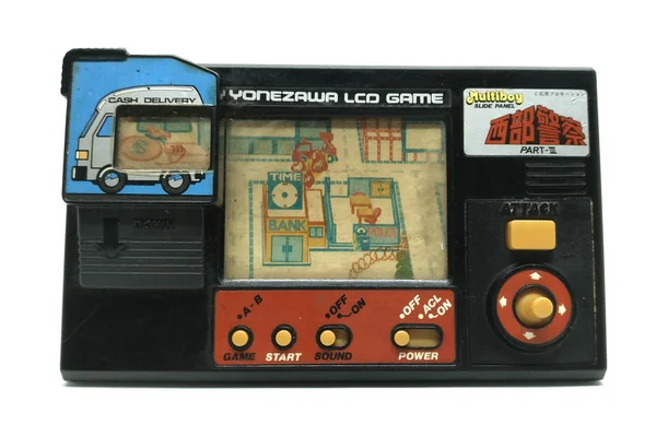 Bangkok, Tayland - 31 Mart 2017: Eski taşınabilir oyun konsolu, beyaz arka plan üzerinde izole Yonezawaon Lcd oyun Multi çocuk. Açıklayıcı yazı işleri