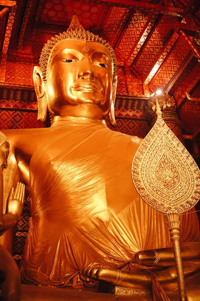 Estátua de Buda no templo púbico de Tailândia . — Fotografia de Stock